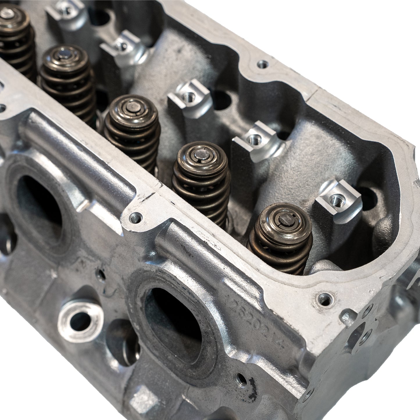 2014 - 2019 L83 GM 5.3L - One Cylinder head - 12620214  | 823